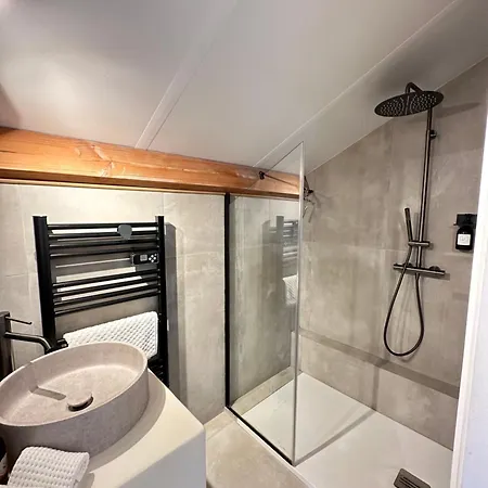 Domaine De Peroline Piscine Et Jacuzzi
